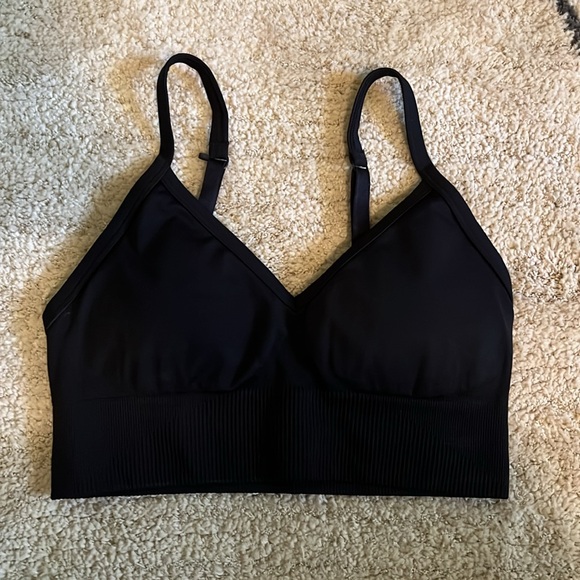 Lululemon Ebb to Street C/D Cup Bra (V2) Size 2 - Picture 3 of 7
